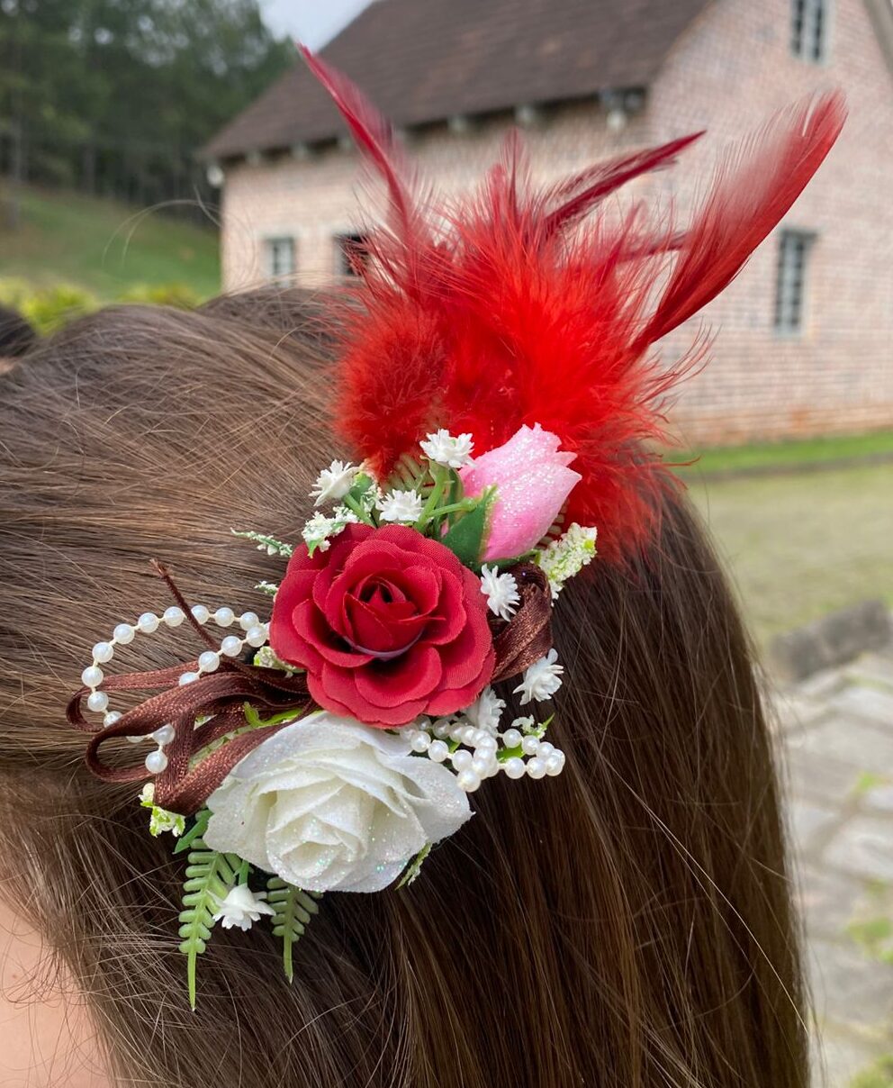 Grampo de Flores Típico - com Pena 1 Grampo de flores típico alemão para Oktoberfest
